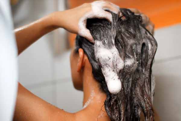 Oil-Hair-Effectively-Before-Washing-Step-9